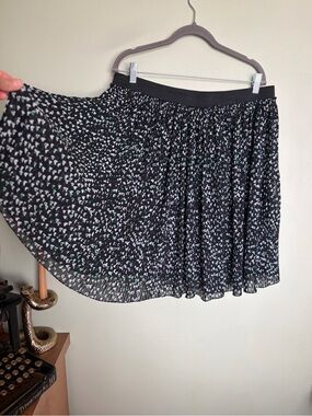 Torrid Black Pleated Pull On Mini Skater Skirt w/Heart Print Size 1 Whimsigoth